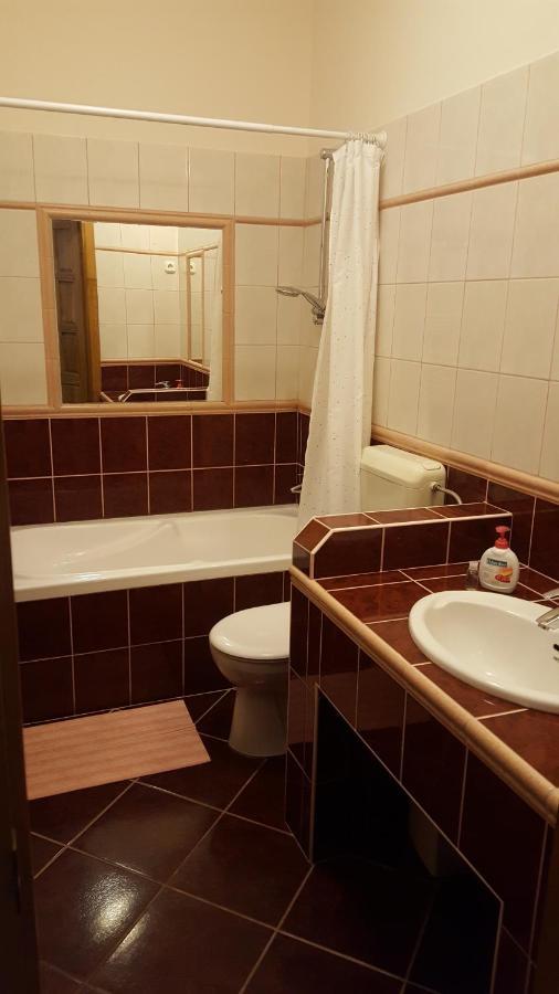 Laetitia Panzio Bed & Breakfast Kaposvar Luaran gambar