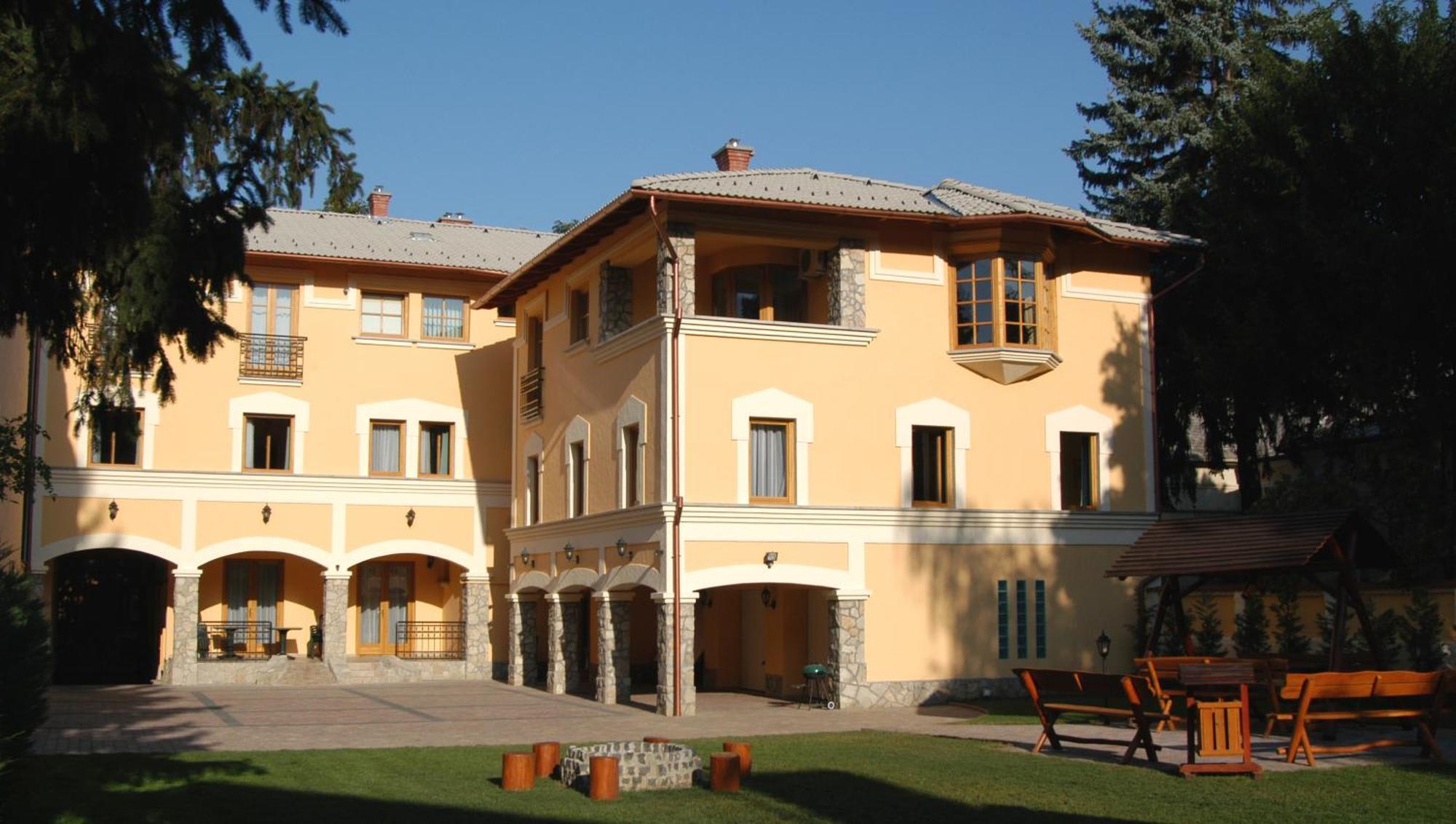 Laetitia Panzio Bed & Breakfast Kaposvar Luaran gambar